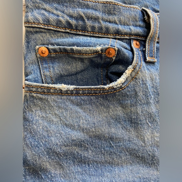 Levi’s Wedgie Premium Denim Woman’s Jeans light wash size 27 - Picture 10 of 12